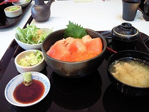 魚魚魚の石狩丼